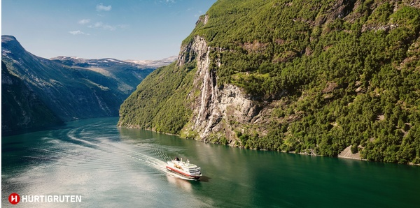 Save 20% on Hurtigruten  Tours, couples and ocean cruise holiday experience
